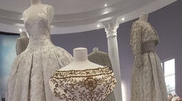 Model z vystavenej expozície v rámci výstavy Christian Dior: Dizajnér snov. 