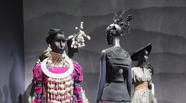 V exotických inšpiráciách značky Dior nechýbalo Japonsko či Afrika. 
