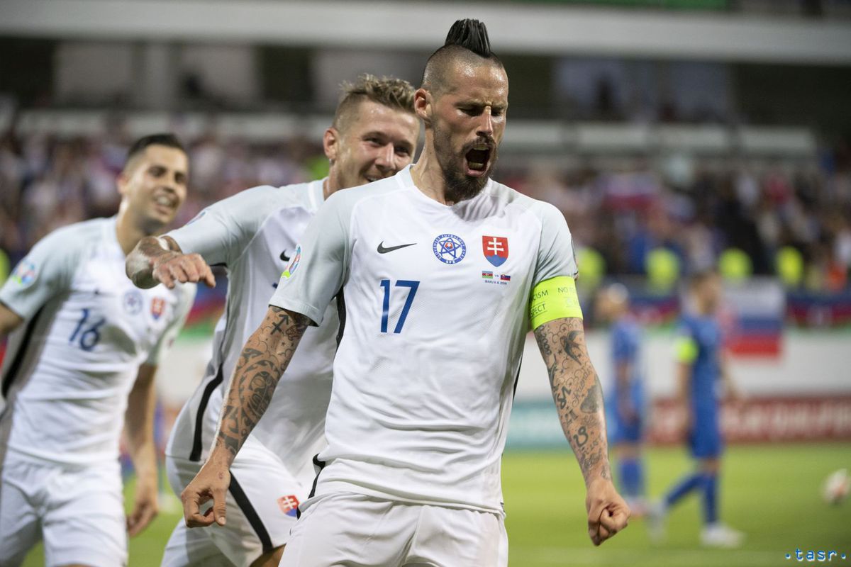 Marek Hamšík sa teší zo svojho gólu do siete...