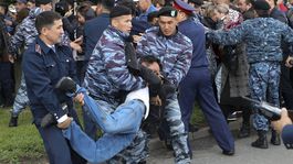 Polícia zadržala pri proteste proti výsledku volieb v Kazachstane asi 200 ľudí