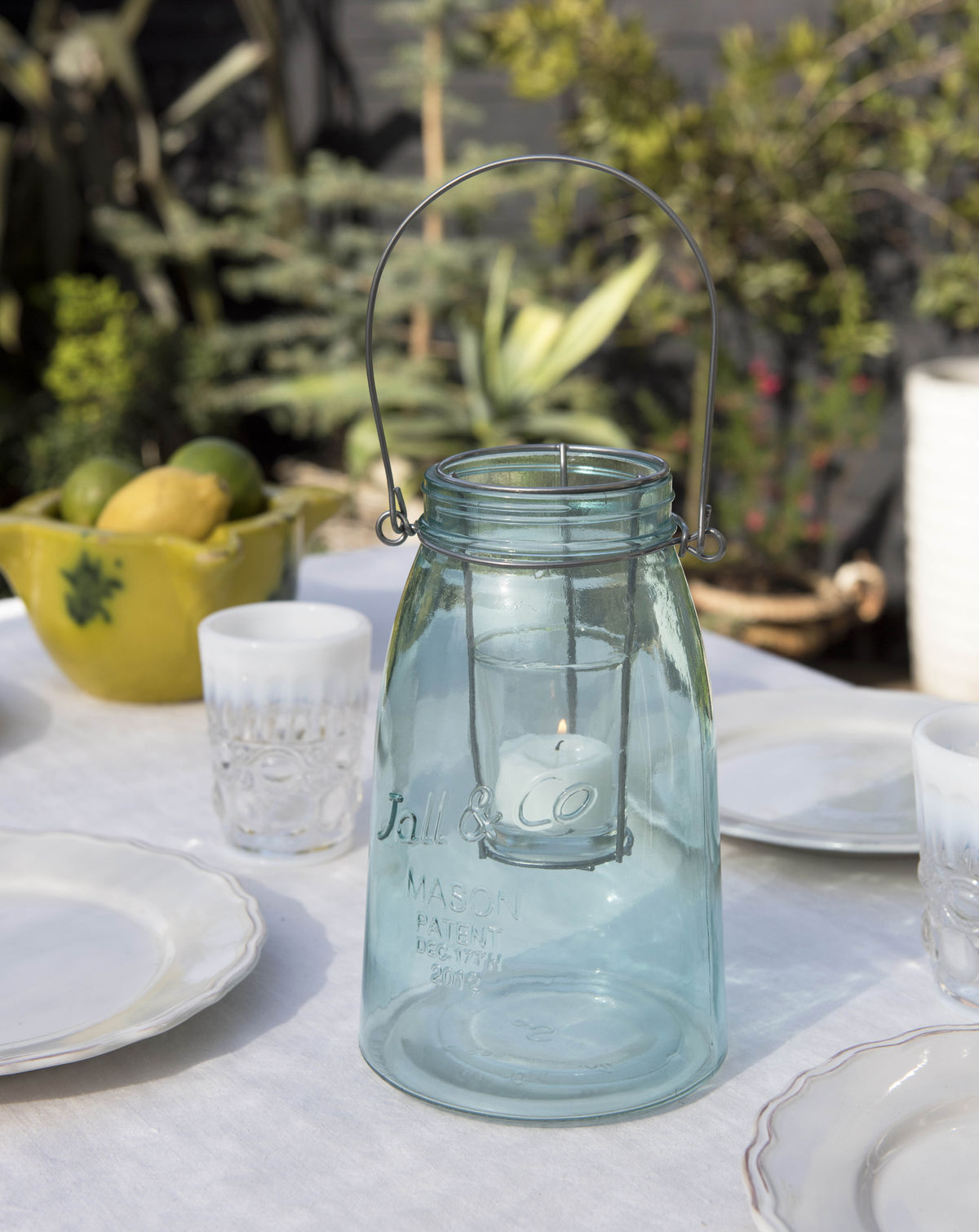 Aj na prestieraní počas záhradnej párty si...