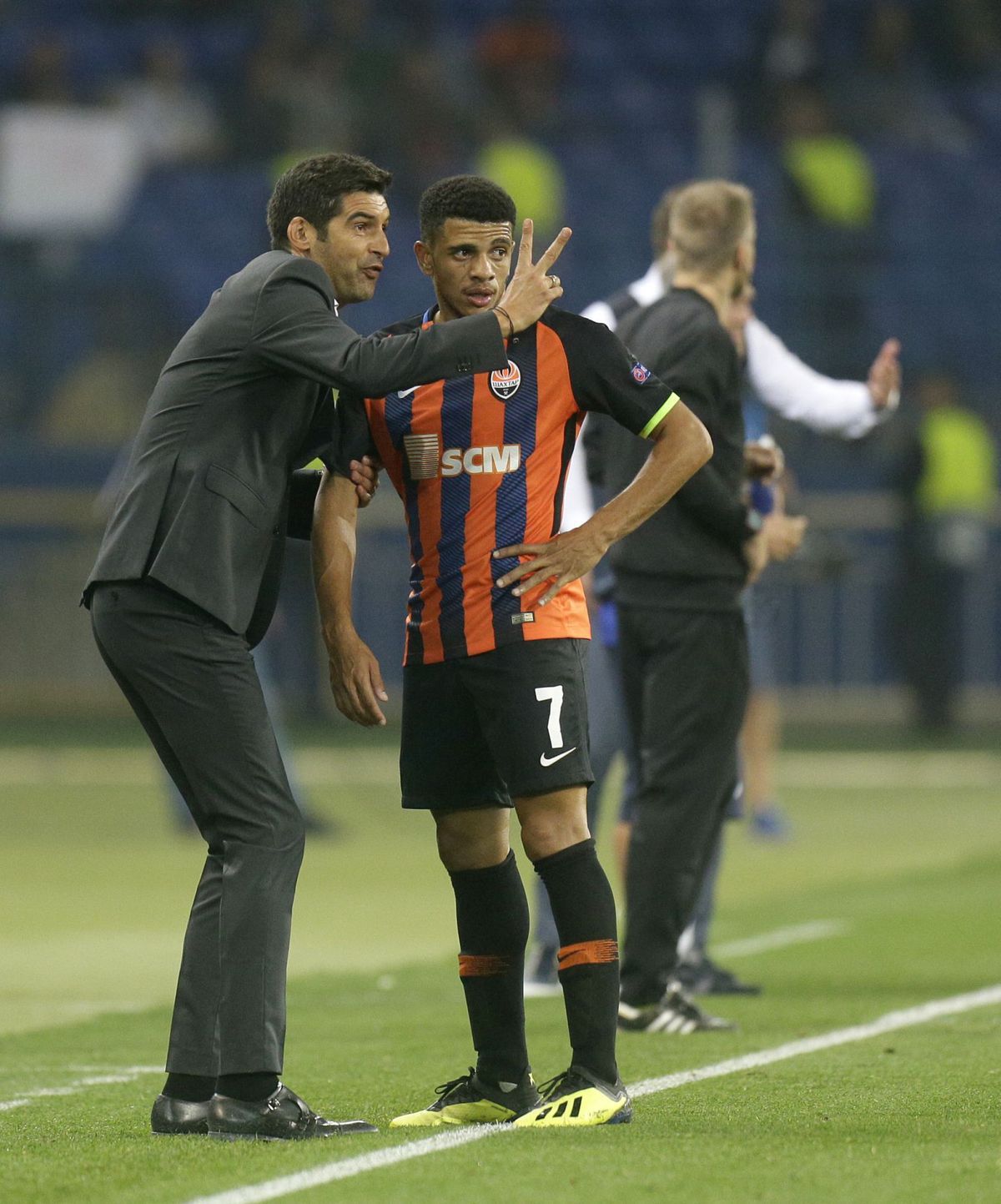 Paulo Fonseca na lavičke Šachtaru Doneck.