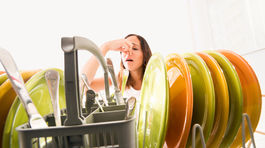 Zápach v umývačke riadu? Pomôže ocot aj sóda bikarbóna