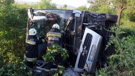 Pri nehode slovenského autobusu v Maďarsku sa zranilo 10 detí a 3 dospelí
