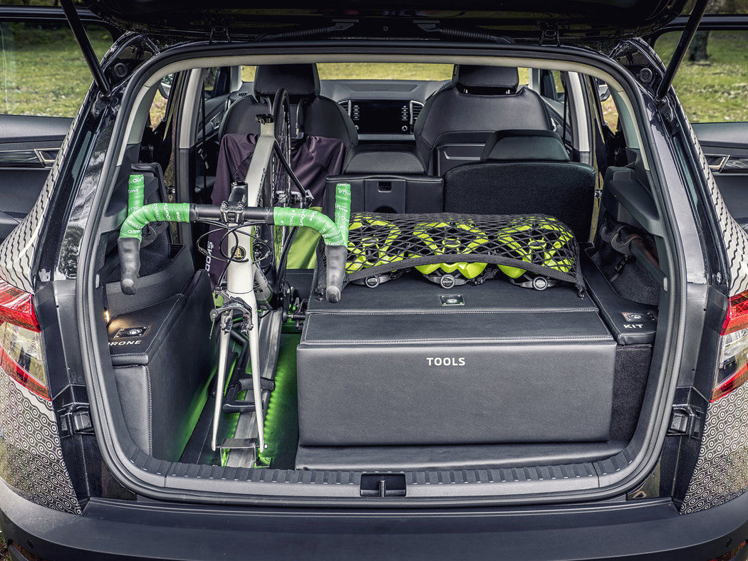 V kabíne je miesto pre pretí bicykel aj pre box...