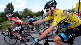 Železo von. Froomovi vyoperovali skrutky i kovovú doštičku