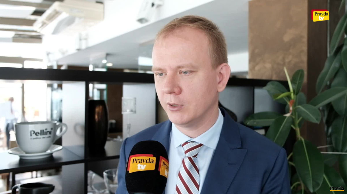 ,,Pokojne ma posielajte do r..., pán Fico,...