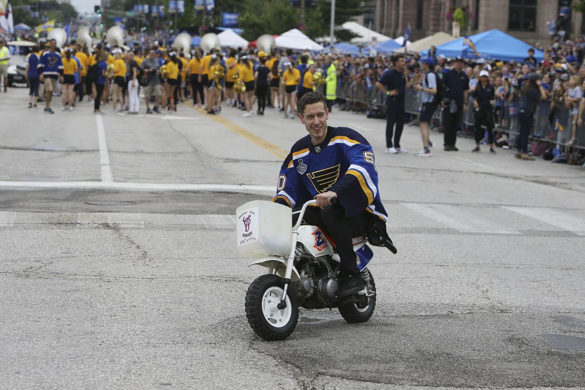 Hrdina z bránky St. Louis Jordan Binnington na...