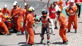 Lorenzo zostrelil troch hviezdnych súperov, Márquez nedoprial rekord nováčikovi