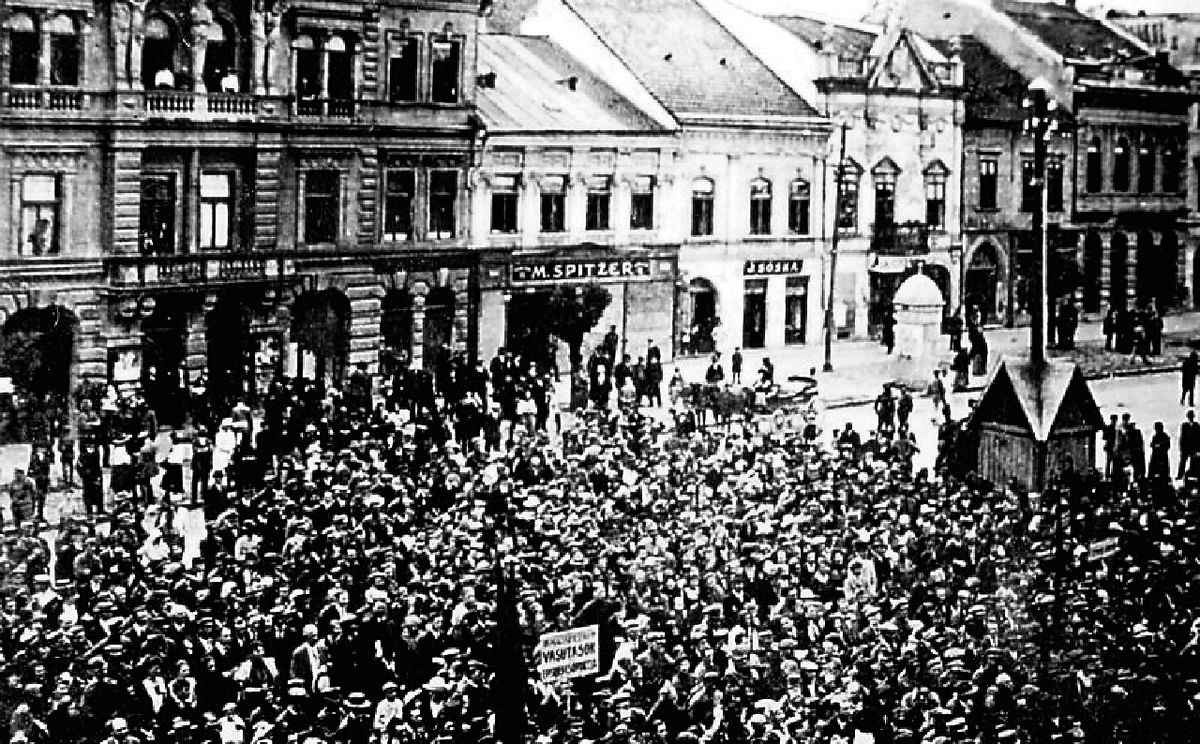 Zhromaždenie pred prešovskou radnicou pri...