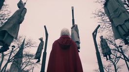 Desivý, dusivý, dokonalý! Príbeh služobníčky predvádza nový level hnusu