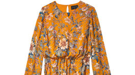 Šaty s kvetinovým vzorom a dlhým rukávom z dielne značky Mohito. Predávajú sa za 22,99 eura. 