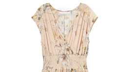 Šaty s kvetinovým vzorom H&M Conscious. Predávajú sa za 19,90 eura. 