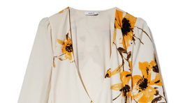 Šaty s kvetinovým vzorom z dielne značky Reserved. Info o cene nájdete v predaji. 