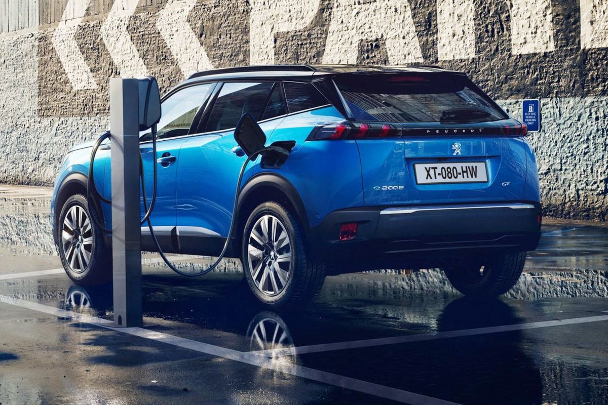Elektrický Peugeot 2008 poháňa elektromotor s...