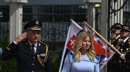 Prezidentka SR Zuzana Čaputová počas prehliadky Čestnej stráže po príchode do Prezidentského paláca v rámci jej inaugurácie.