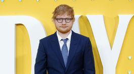 Spevák Ed Sheeran na premiére filmu Yesterday v Londýne. V snímke si aj zahral. 