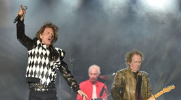Spevák Mick Jagger z formácie Rolling Stones pôsobil na koncerte v Chicagu zdravo a energicky.