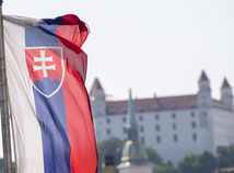SR / Bratislava / hrad / vlajka /