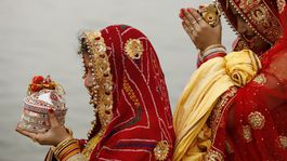 Po zrútení stanu počas náboženského zhromaždenia v Indii sa ušliapalo 14 ľudí