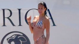 Modelka Georgina Rodriguez na jachte v Saint Tropez predvádzala svoje ukážkové krivky. 