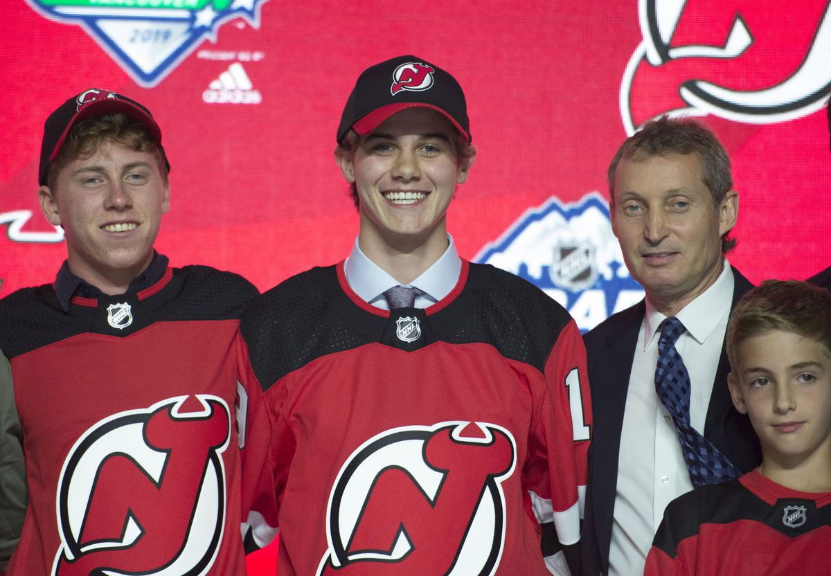 Jednotkou NHL draftu 2019 sa stal Jack Hughes...