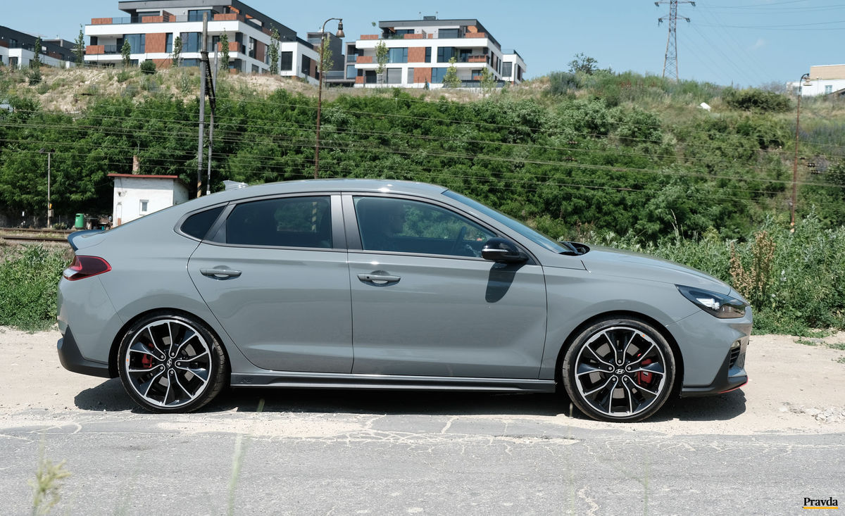 Netypická silueta modelu i30 Fastback N patrí k...