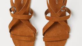 Sandále značky H&M, predávajú sa za 14,99 eura. 