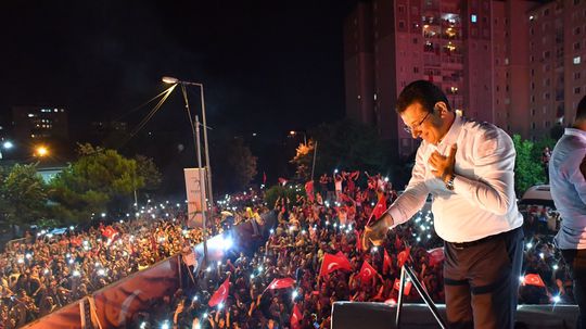 Turecká prokuratúra žiada pre Imamogla viac ako 2300 rokov vo väzení