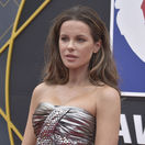 Herečka Kate Beckinsale vyzerala zvodne, ale najmä vyzerala, že nemá na sebe štipku mejkapu.