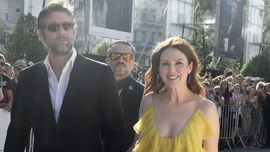 Julianne Moore s manželom,  Bartom...