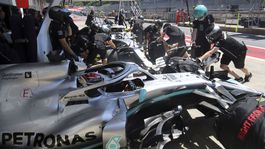 Málo pascí, priveľa špinavého vzduchu a nudy. F1 sa vzďaľuje od svojich koreňov