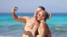 Najslávnejší pornoherec planéty na pláži? Túto ženu miluje už 25 rokov!