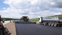 Nová diaľnica pretína východ Slovenska. Pozrite si video z okolia Košíc