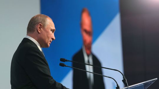 Putin: Obvinenia zo zasahovania do volieb v USA sú preč, sankcie ale zostávajú