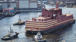 Ruská plávajúca jadrová elektráreň sa vydá na cestu, kritici ju volajú "plávajúci Černobyľ'"