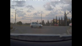 Policajná naháňačka po koľajniciach, auto v stĺpe, v krvi vodiča drogy