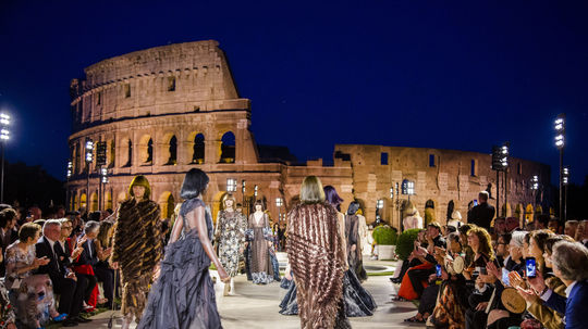 Defilé prehliadky Fendi Couture Jeseň/Zima...