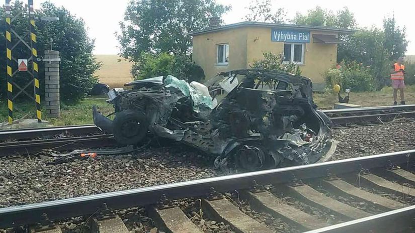 nehoda / vlak / auto / Horný Pial /