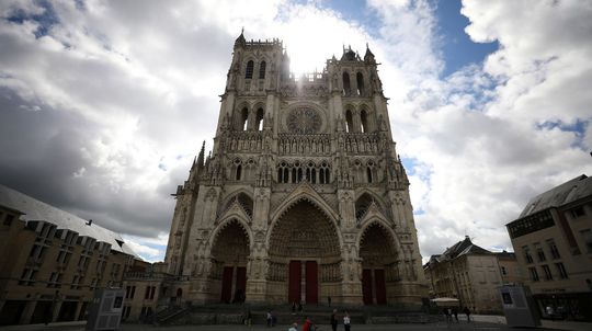 Okolie Notre-Dame zostáva kvôli znečisteniu olovom naďalej uzavreté