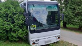 Autobus skončil v priekope, šofér asi dostal infarkt 