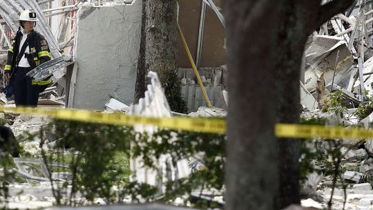 Nákupným centrom na Floride otriasol výbuch, hlásia zranených