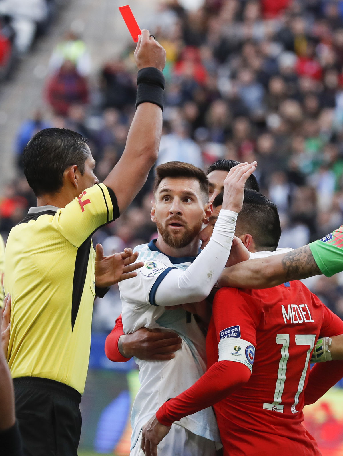 Lionel Messi vidí červenú kartu v zápase o...