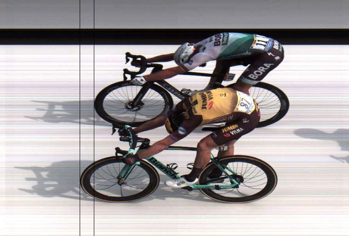 Fotofiniš úvodnej etapy Tour de France 2019....