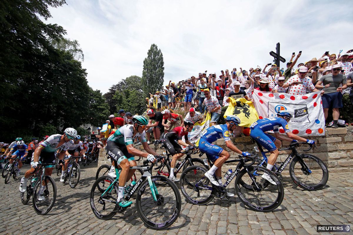 Zľava Peter Sagan, Marcus Burghardt, Julian...