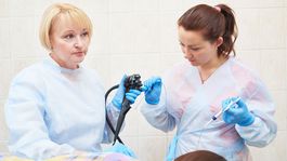 NAKA zadržala lekárku v novozámockej nemocnici, ktorá preberala úplatok