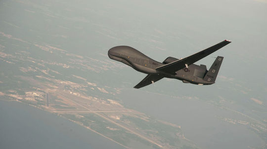 Američania v Hormuzskom prielive zostrelili iránsky dron