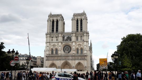 Francúzske úrady bagatelizujú riziko otravy olovom po požiari Notre-Dame