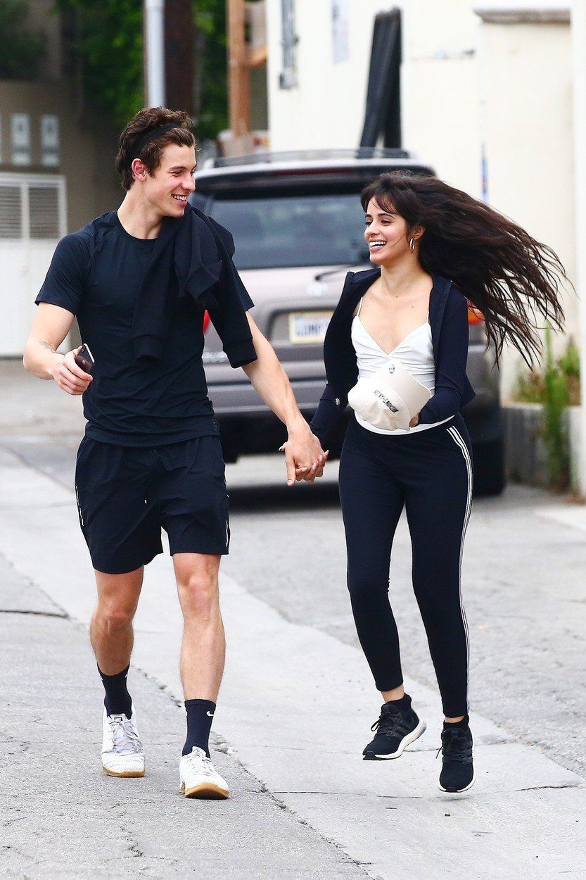 Spevák Shawn Mendes a jeho kolegyňa Camila...