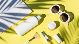 Zbalená na dovolenku? S kozmetikou to nepreháňajte - koľko vlastne stačí? 